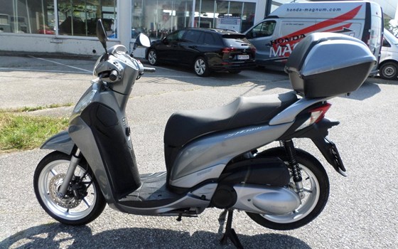 Gebrauchtmotorrad Honda SH300i - Bild 6 Gebrauchtmotorrad Honda SH300i - Bild 6