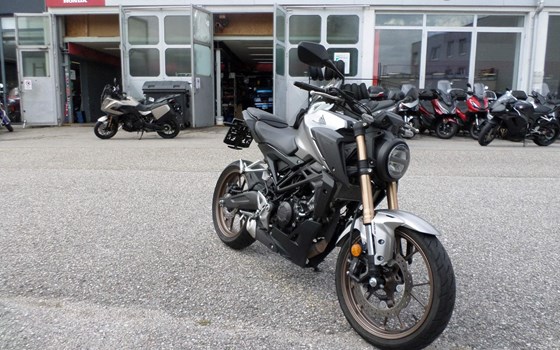 Gebrauchtmotorrad Honda CB125R - Bild 1