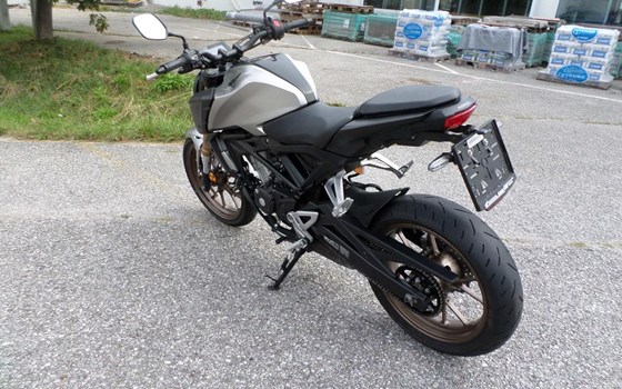 Gebrauchtmotorrad Honda CB125R - Bild 5
