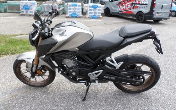 Gebrauchtmotorrad Honda CB125R - Bild 6 Gebrauchtmotorrad Honda CB125R - Bild 6