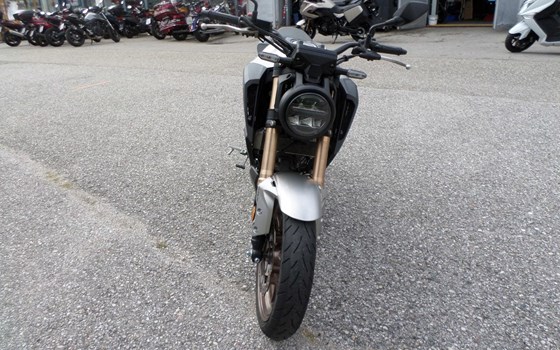 Gebrauchtmotorrad Honda CB125R - Bild 8 Gebrauchtmotorrad Honda CB125R - Bild 8