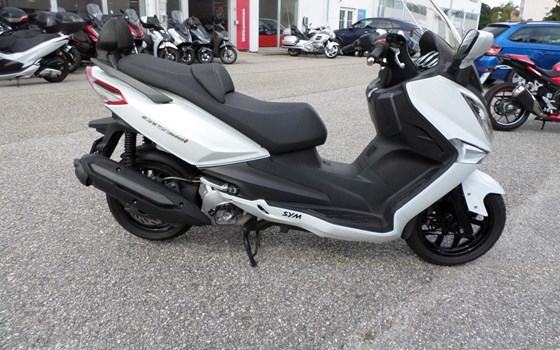 Gebrauchtmotorrad Sym GTS 300i - Bild 2 Gebrauchtmotorrad Sym GTS 300i - Bild 2