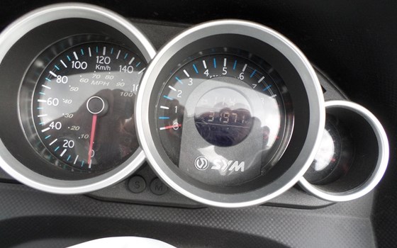 Gebrauchtmotorrad Sym GTS 300i - Bild 9 Gebrauchtmotorrad Sym GTS 300i - Bild 9