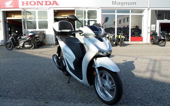 Gebrauchtmotorrad Honda SH125i - Bild 1 Gebrauchtmotorrad Honda SH125i - Bild 1