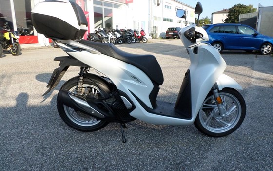 Gebrauchtmotorrad Honda SH125i - Bild 2 Gebrauchtmotorrad Honda SH125i - Bild 2