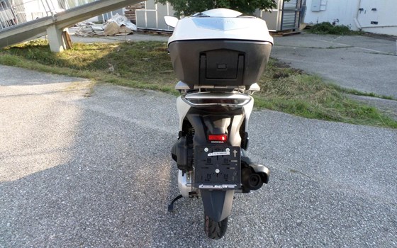 Gebrauchtmotorrad Honda SH125i - Bild 4 Gebrauchtmotorrad Honda SH125i - Bild 4