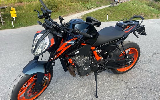 Gebrauchtmotorrad KTM 890 Duke R - Bild 1 Gebrauchtmotorrad KTM 890 Duke R - Bild 1