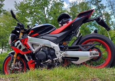 Gebrauchte Aprilia Tuono V4 1100 Factory Gebrauchte Aprilia Tuono V4 1100 Factory