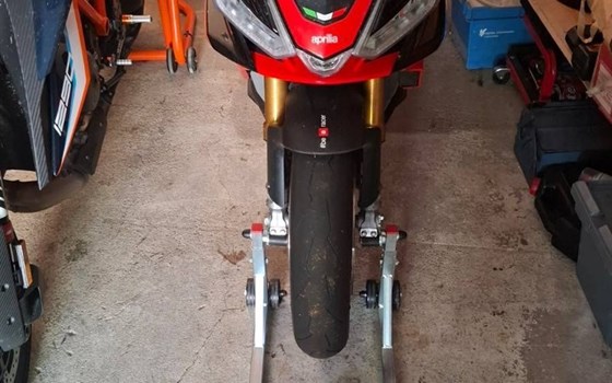 Gebrauchtmotorrad Aprilia Tuono V4 1100 Factory - Bild 6 Gebrauchtmotorrad Aprilia Tuono V4 1100 Factory - Bild 6