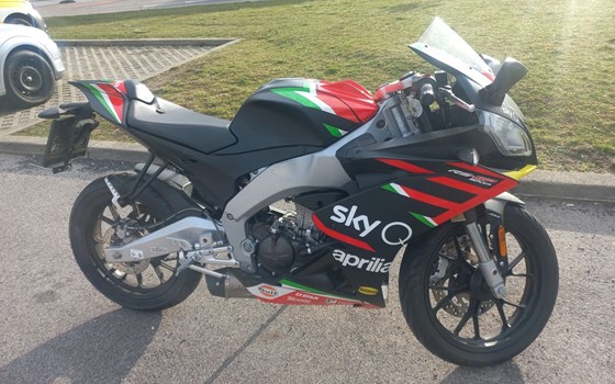Gebrauchtmotorrad Aprilia RS 125 - Bild 2 Gebrauchtmotorrad Aprilia RS 125 - Bild 2