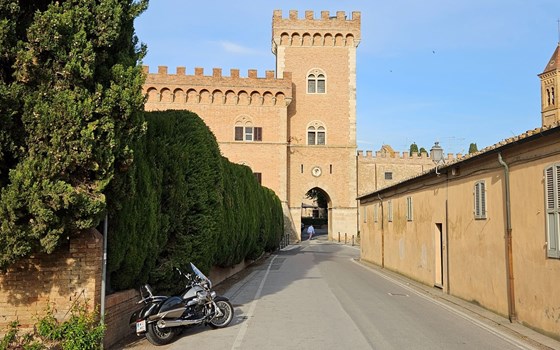 Gebrauchtmotorrad Moto Guzzi California 1400 Touring SE - Bild 7 Gebrauchtmotorrad Moto Guzzi California 1400 Touring SE - Bild 7