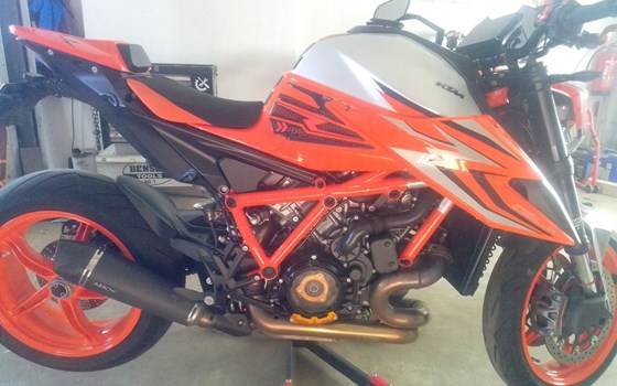 Gebrauchtmotorrad KTM 1290 Super Duke R EVO - Bild 1 Gebrauchtmotorrad KTM 1290 Super Duke R EVO - Bild 1