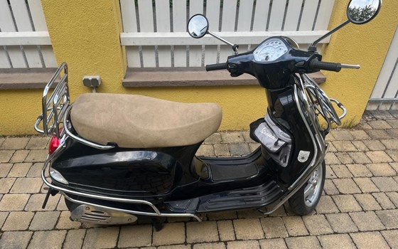 Gebrauchtmotorrad Vespa LX 125 - Bild 2 Gebrauchtmotorrad Vespa LX 125 - Bild 2