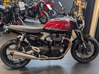 Gebrauchtmotorrad Triumph Speed Twin 1200 Demobike mit Preisvorteil