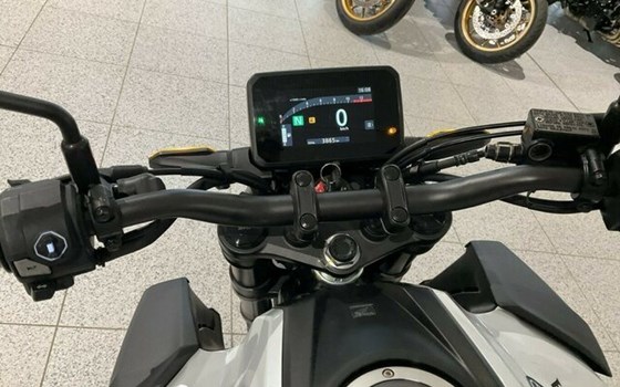 Gebrauchtmotorrad Honda CB125R - Bild 5