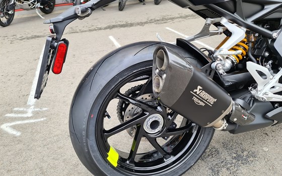 Neufahrzeug Triumph Speed Triple 1200 RX - Bild 2 Neufahrzeug Triumph Speed Triple 1200 RX - Bild 2