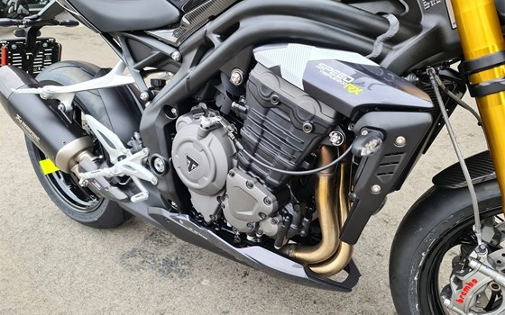 Neufahrzeug Triumph Speed Triple 1200 RX - Bild 3 Neufahrzeug Triumph Speed Triple 1200 RX - Bild 3