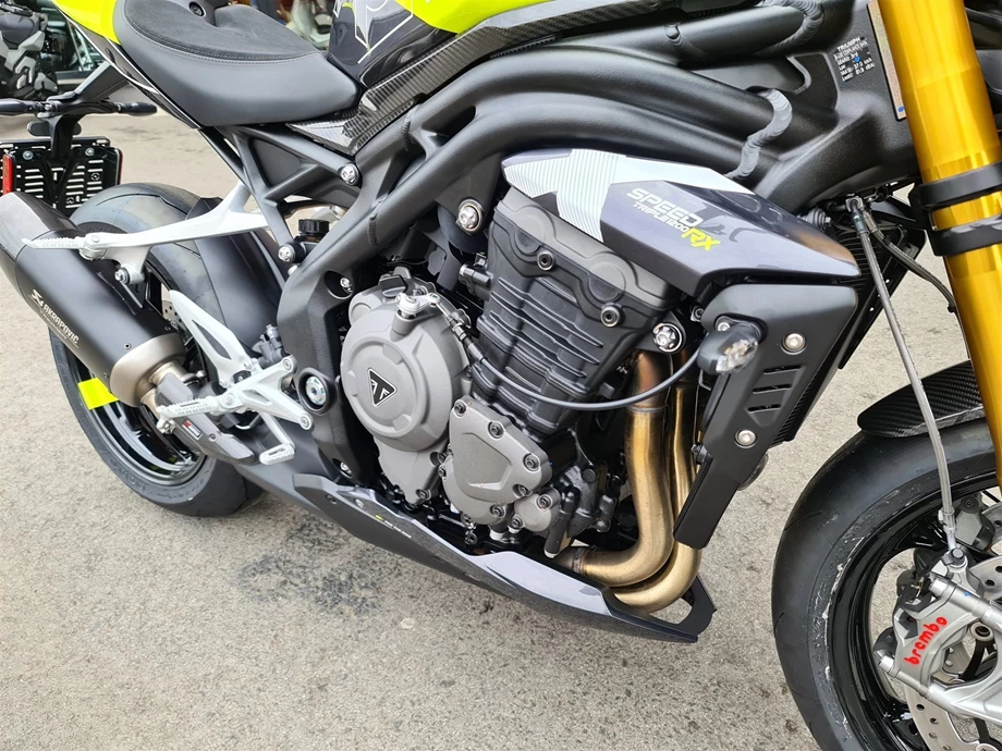 Angebot Triumph Speed Triple 1200 RX Bild 3: Angebot Triumph Speed Triple 1200 RX