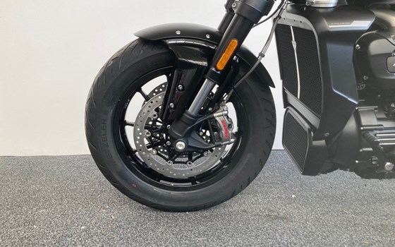 Gebrauchtmotorrad Triumph Rocket 3 Storm GT - Bild 5 Gebrauchtmotorrad Triumph Rocket 3 Storm GT - Bild 5