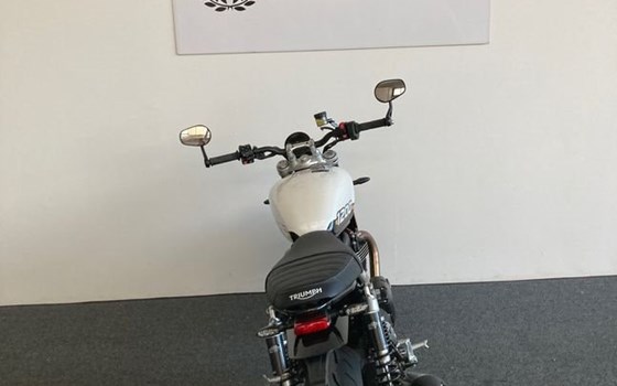 Gebrauchtmotorrad Triumph Speed Twin 1200 - Bild 15 Gebrauchtmotorrad Triumph Speed Twin 1200 - Bild 15