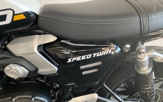 Gebrauchtmotorrad Triumph Speed Twin 1200 - Bild 5 Gebrauchtmotorrad Triumph Speed Twin 1200 - Bild 5