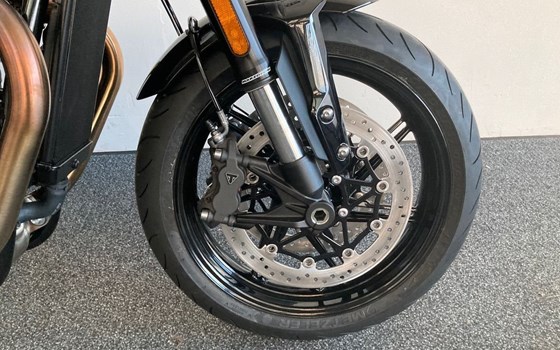 Gebrauchtmotorrad Triumph Speed Twin 1200 - Bild 8 Gebrauchtmotorrad Triumph Speed Twin 1200 - Bild 8