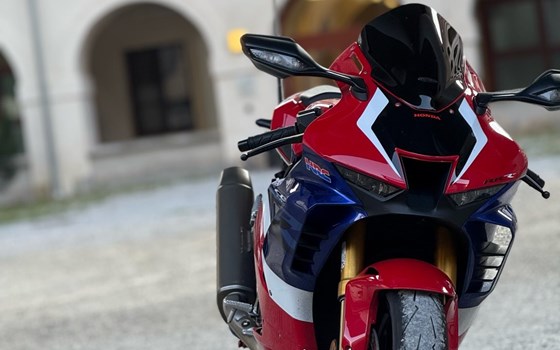Gebrauchtmotorrad Honda CBR1000RR-R Fireblade SP - Bild 3 Gebrauchtmotorrad Honda CBR1000RR-R Fireblade SP - Bild 3