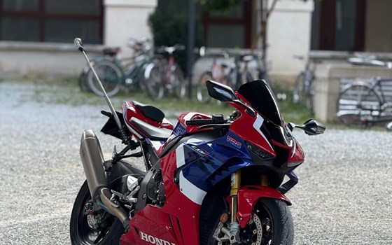 Gebrauchtmotorrad Honda CBR1000RR-R Fireblade SP - Bild 2 Gebrauchtmotorrad Honda CBR1000RR-R Fireblade SP - Bild 2
