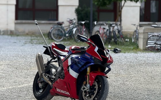 Gebrauchtmotorrad Honda CBR1000RR-R Fireblade SP - Bild 4 Gebrauchtmotorrad Honda CBR1000RR-R Fireblade SP - Bild 4