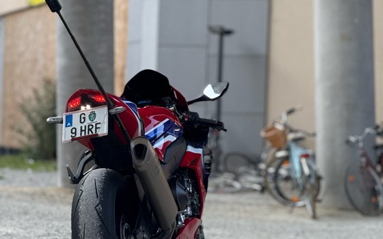 Gebrauchtmotorrad Honda CBR1000RR-R Fireblade SP - Bild 5 Gebrauchtmotorrad Honda CBR1000RR-R Fireblade SP - Bild 5