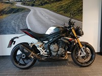 Gebrauchtmotorrad Triumph Speed Triple 1200 RS Vorführer "Triumph Kurvenausklang 2025" Angebotspreis sichern bis zum 27.09.2025