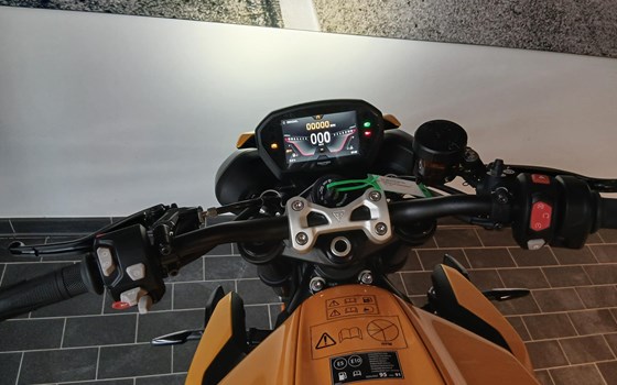 Gebrauchtmotorrad Triumph Street Triple 765 RS - Bild 11