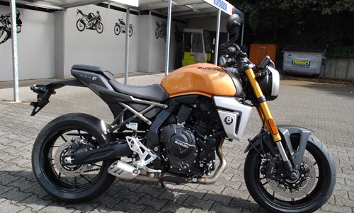 Suzuki GSX-8T