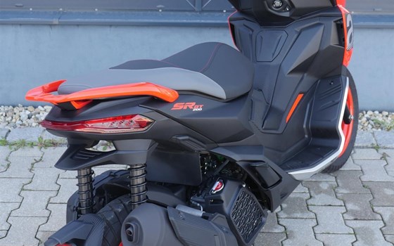 Gebrauchtmotorrad Aprilia SR GT Sport 200 - Bild 8