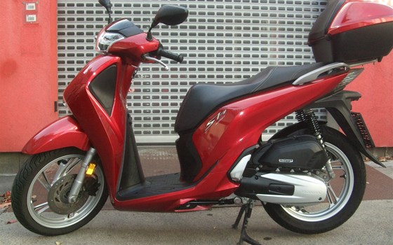 Gebrauchtmotorrad Honda SH125i - Bild 4 Gebrauchtmotorrad Honda SH125i - Bild 4