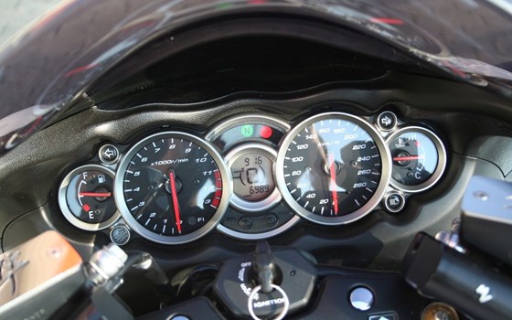 Gebrauchtmotorrad Suzuki GSX 1300 R - Bild 8 Gebrauchtmotorrad Suzuki GSX 1300 R - Bild 8
