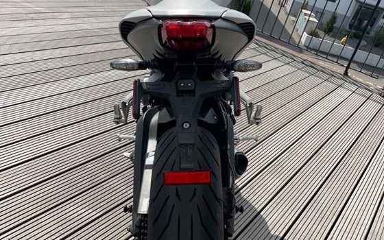 Gebrauchtmotorrad Triumph Street Triple 765 R - Bild 8