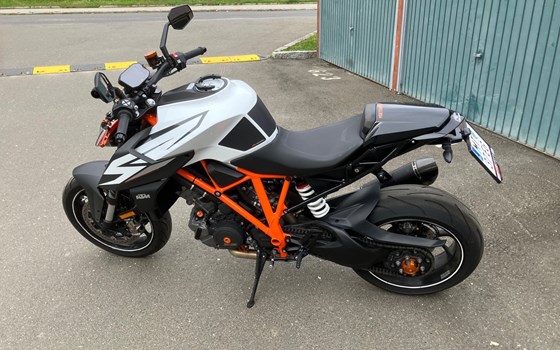 Gebrauchtmotorrad KTM 1290 Super Duke R - Bild 7 Gebrauchtmotorrad KTM 1290 Super Duke R - Bild 7