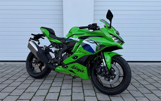 Neufahrzeug Kawasaki Ninja ZX-4RR - Bild 1