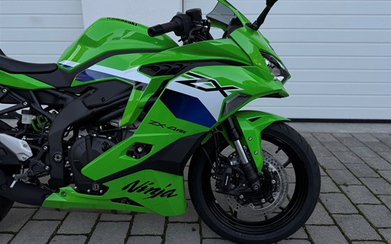 Neufahrzeug Kawasaki Ninja ZX-4RR - Bild 8
