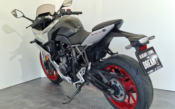 Gebrauchtmotorrad Suzuki GSX-8R - Bild 2 Gebrauchtmotorrad Suzuki GSX-8R - Bild 2
