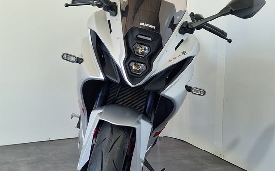 Gebrauchtmotorrad Suzuki GSX-8R - Bild 4 Gebrauchtmotorrad Suzuki GSX-8R - Bild 4