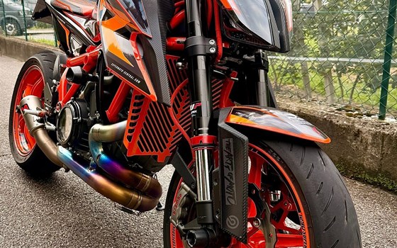 Gebrauchtmotorrad KTM 1290 Super Duke R - Bild 1 Gebrauchtmotorrad KTM 1290 Super Duke R - Bild 1