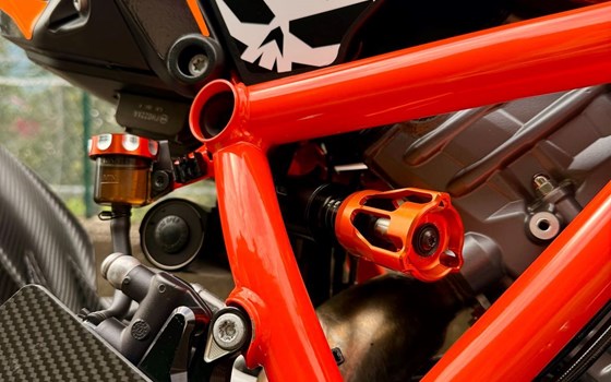 Gebrauchtmotorrad KTM 1290 Super Duke R - Bild 2 Gebrauchtmotorrad KTM 1290 Super Duke R - Bild 2