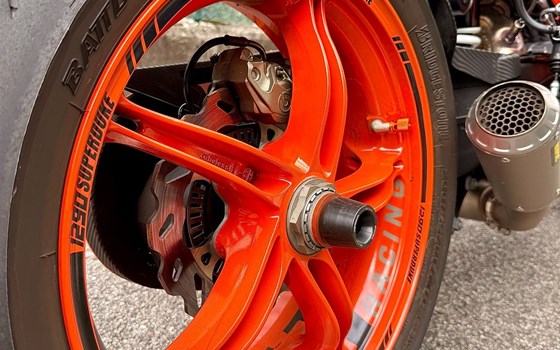 Gebrauchtmotorrad KTM 1290 Super Duke R - Bild 22 Gebrauchtmotorrad KTM 1290 Super Duke R - Bild 22
