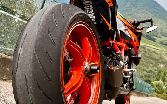 Gebrauchtmotorrad KTM 1290 Super Duke R - Bild 23 Gebrauchtmotorrad KTM 1290 Super Duke R - Bild 23