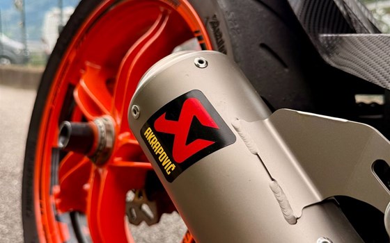 Gebrauchtmotorrad KTM 1290 Super Duke R - Bild 3 Gebrauchtmotorrad KTM 1290 Super Duke R - Bild 3