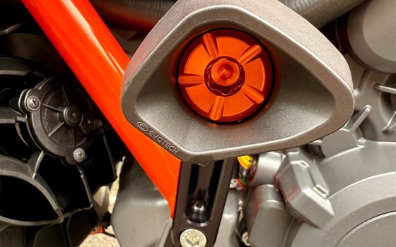Gebrauchtmotorrad KTM 1290 Super Duke R - Bild 7 Gebrauchtmotorrad KTM 1290 Super Duke R - Bild 7