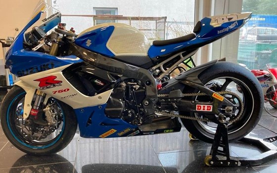 Gebrauchtmotorrad Suzuki GSX-R 750 - Bild 1 Gebrauchtmotorrad Suzuki GSX-R 750 - Bild 1