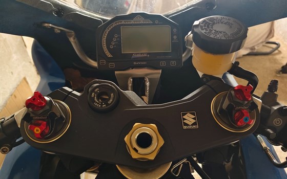 Gebrauchtmotorrad Suzuki GSX-R 750 - Bild 6 Gebrauchtmotorrad Suzuki GSX-R 750 - Bild 6